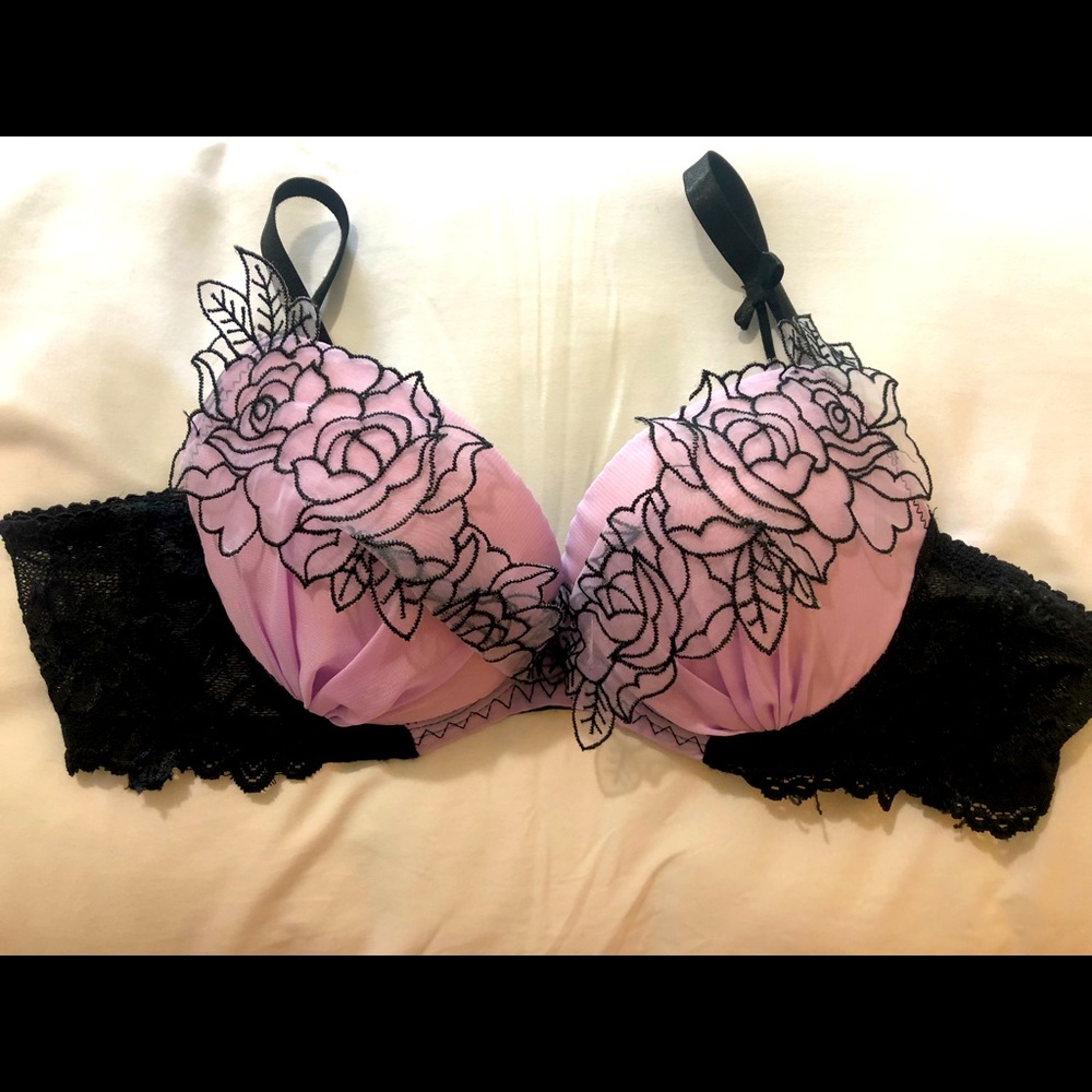 Stunningly sexy push-up bra: 34B
